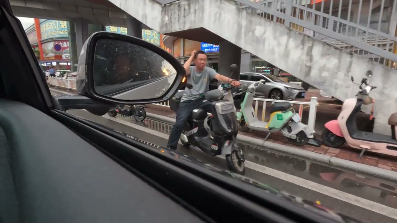 Street approaching the Foshan furniture market, filmed from the visitors' car