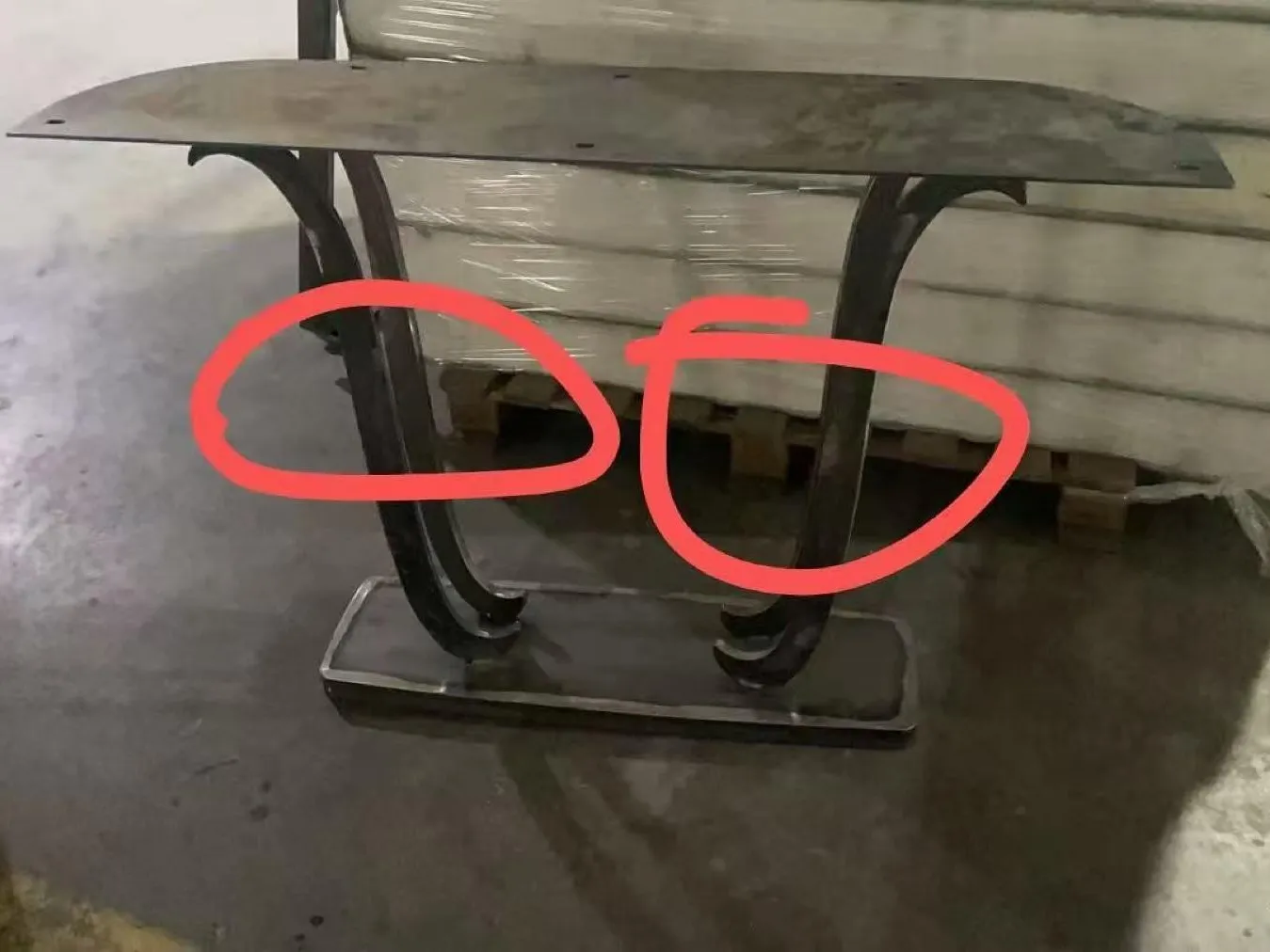 Red circles marking an issue at the foot of a metal table base