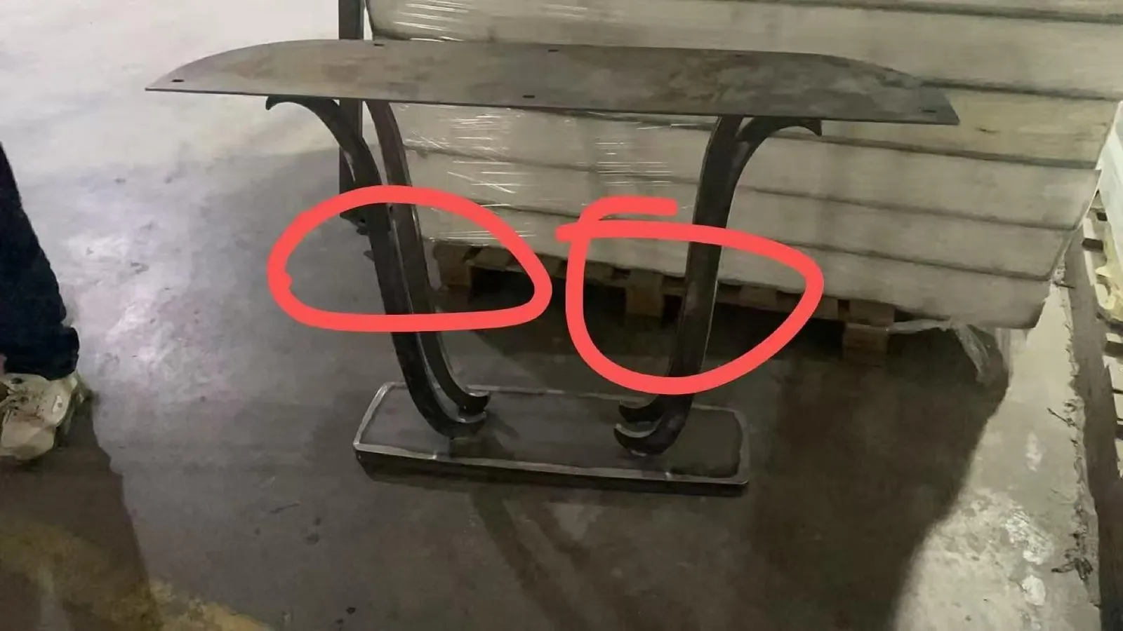 Red circles marking an issue at the foot of a metal table base