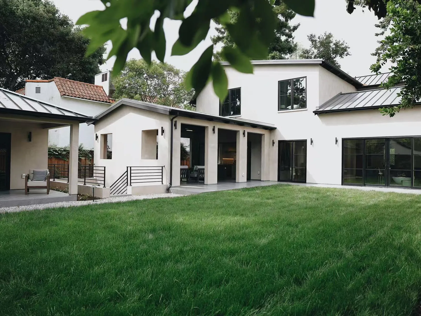 Garden and rear elevation, Menlo Park residence