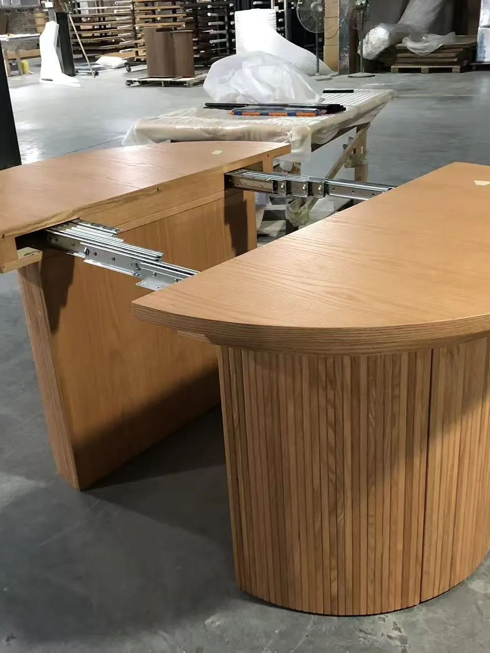 Extending table pulled open to show the leaf mechanism